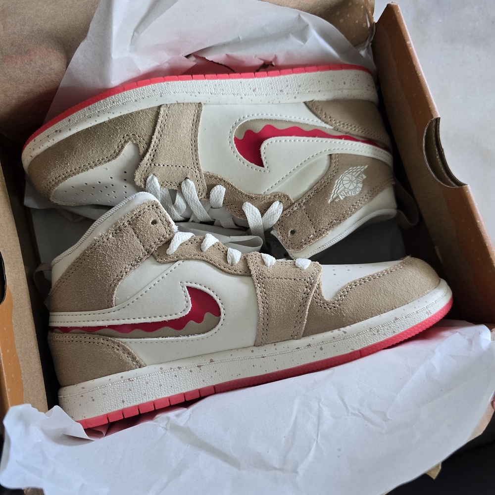 Nike Kids Tan and White Sneakers with Red Accents